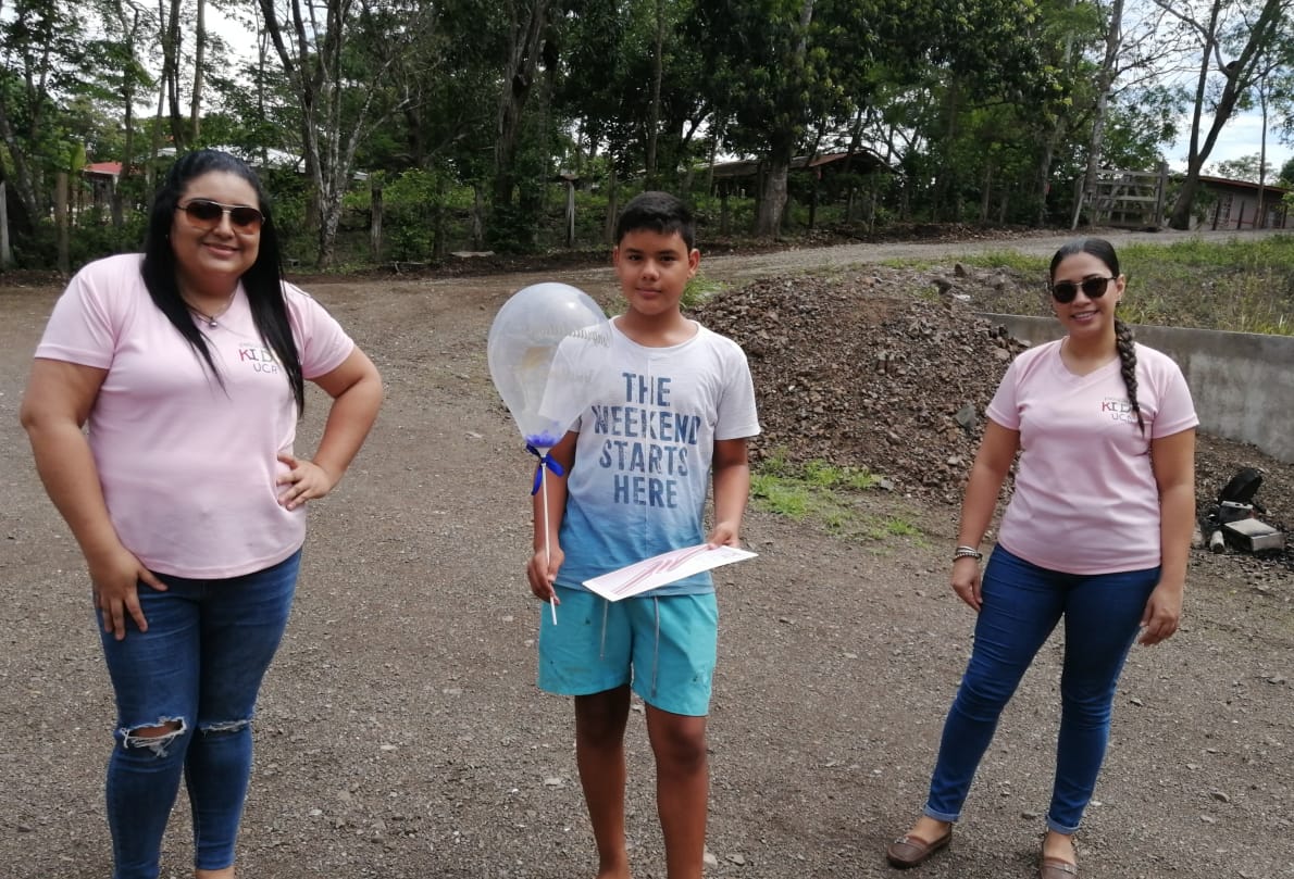 English for Kids entrega un certificado a cada niño y niña que finaliza el programa de 120 horas de inglés. 