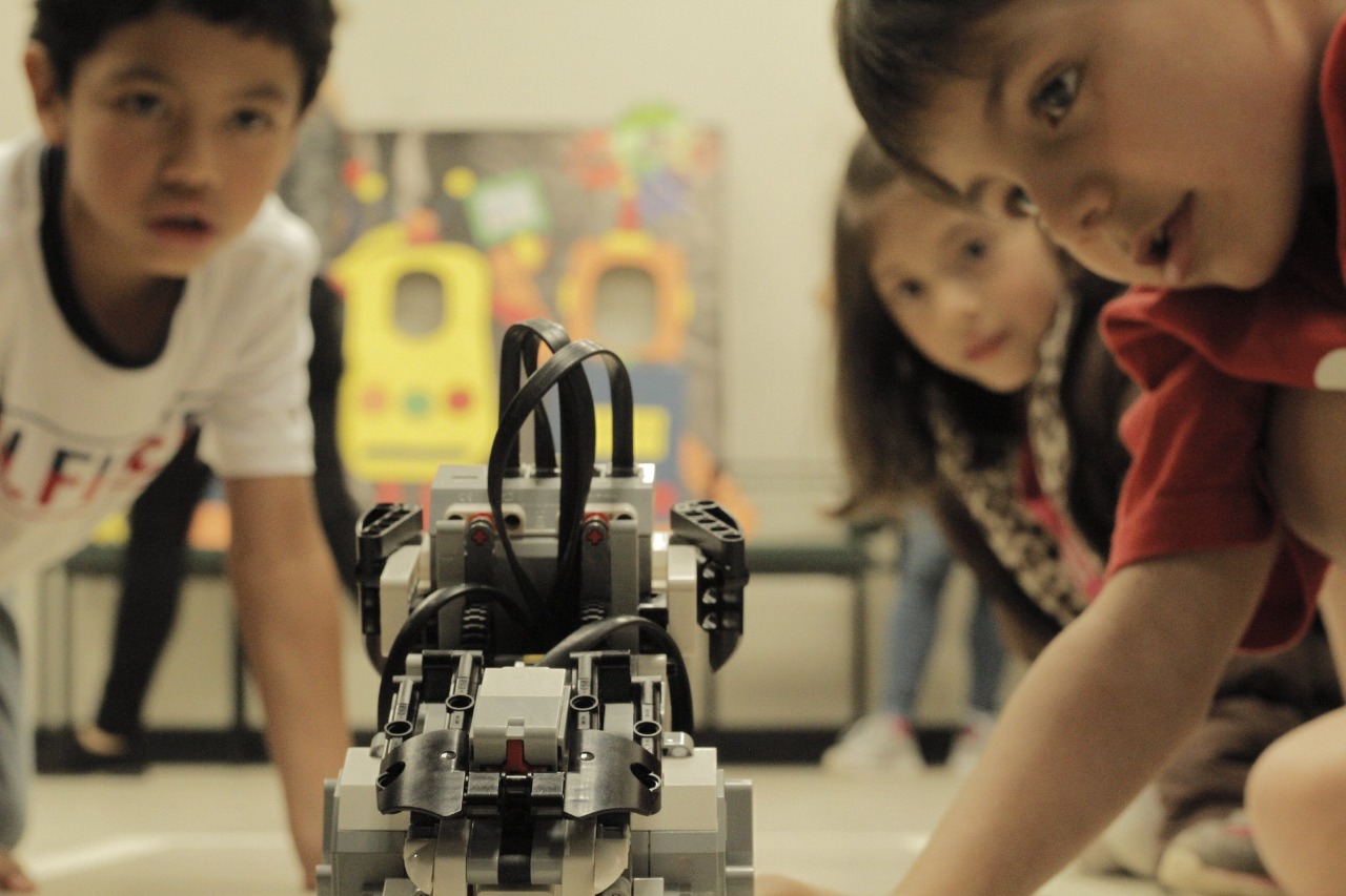 img-noticia-Mediante juegos y talleres estudiantes de primaria y secundaria aprenderán sobre ciencia y la tecnología, de la mano de un equipo de profesionales de distintas unidades académicas de la UCR y coordinado por el Decanato de la Facultad de Educación, mediante el Programa de Tecnologías Educativas Avanzadas. Foto cortesía de Protea-UCR