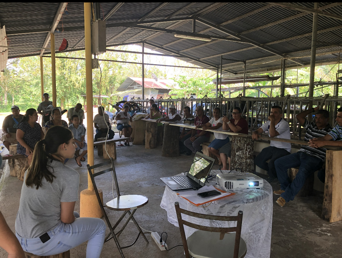 Taller con miembros de las comunidades de El Trapiche y La Esperanza en Cariari de Pococí, Limón antes de la pandemia del COVID-19