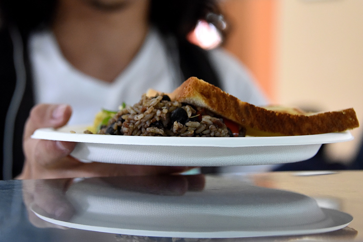 En los servicios de alimentación se actúa de manera correctiva ante los riesgos porque se carece de planes para la prevención y mitigación de los mismos. Foto Laura Rodríguez