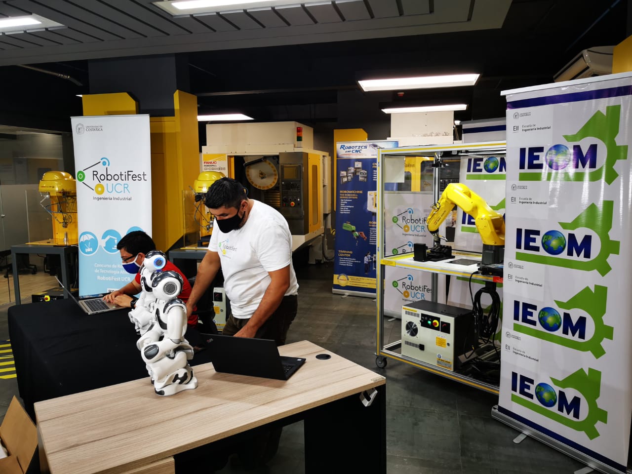 Este fue el escenario que se utilizó para el desarrollo de los retos que incluyó a los robots NAO con que cuenta la Escuela de Ingeniería Industrial de la UCR. Foto Eldon Caldwell.