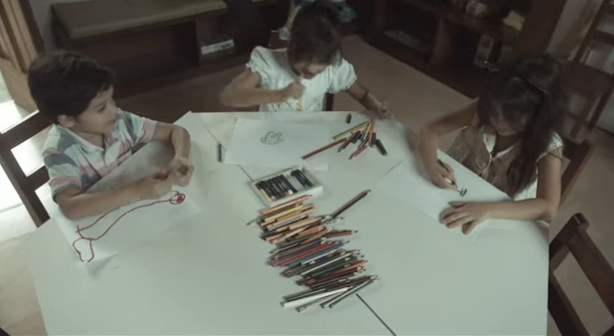 Niños y niñas disfrutando del Centro de literatura Infantil y de adolescentes