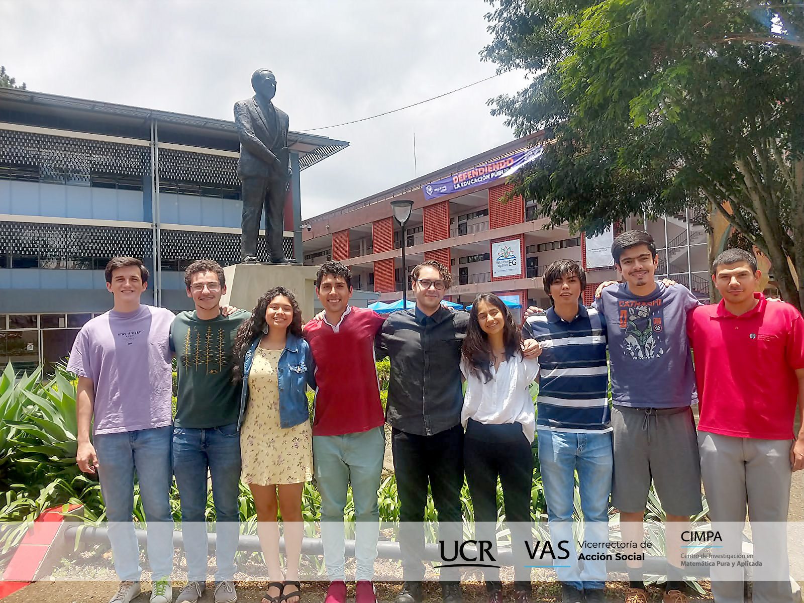 En setiembre próximo, una delegación de estudiantes de la UCR participará en la  Competencia Iberoamericana Interuniversitaria de Matemáticas.  En la foto aparecen, de izquierda a derecha, Leonardo Loría, Javier Álvarez, Maricruz Vásquez, Andrei Oses, Andrew Vargas, Ana Aguilar, Danny Solórzano, Adrián Angulo y el docente Oscar Zamora. Foto cortesía ED-3493