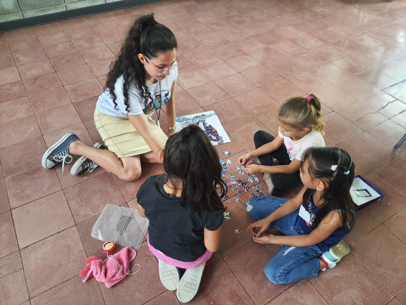 La estudiante de Enseñanza del Inglés, Dafne Isabel Vargas Leitón, mencionó que el trabajo con personas con discapacidad le brindó herramientas prácticas que no obtuvo en los cursos teóricos y también le cambió su perspectiva humana. Foto: cortesía de Dafne.