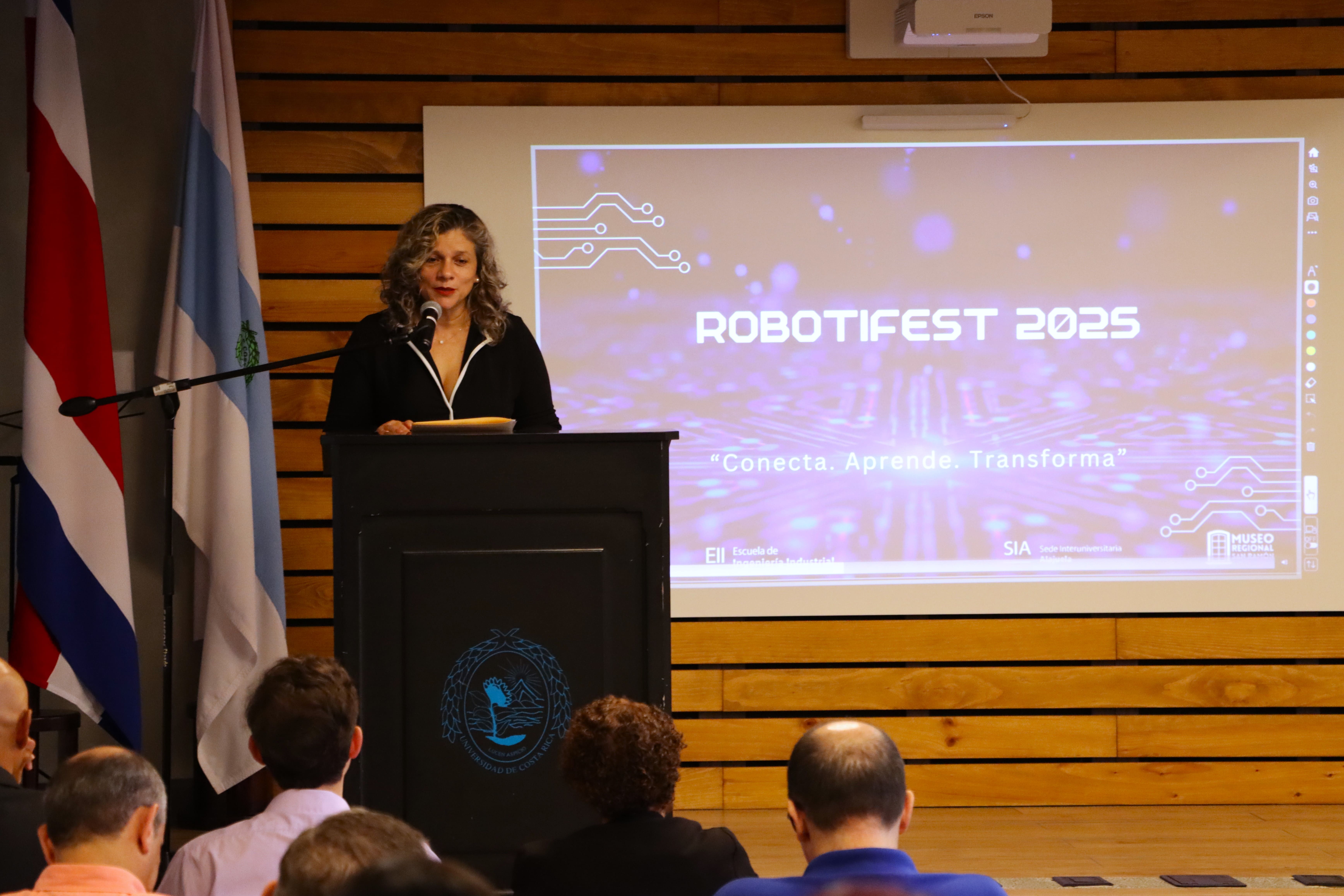 img-noticia-Dra. Silvia Arguedas Méndez, directora de la Escuela de Ingeniería Industrial, en el acto de inauguración del Robotifest 2025